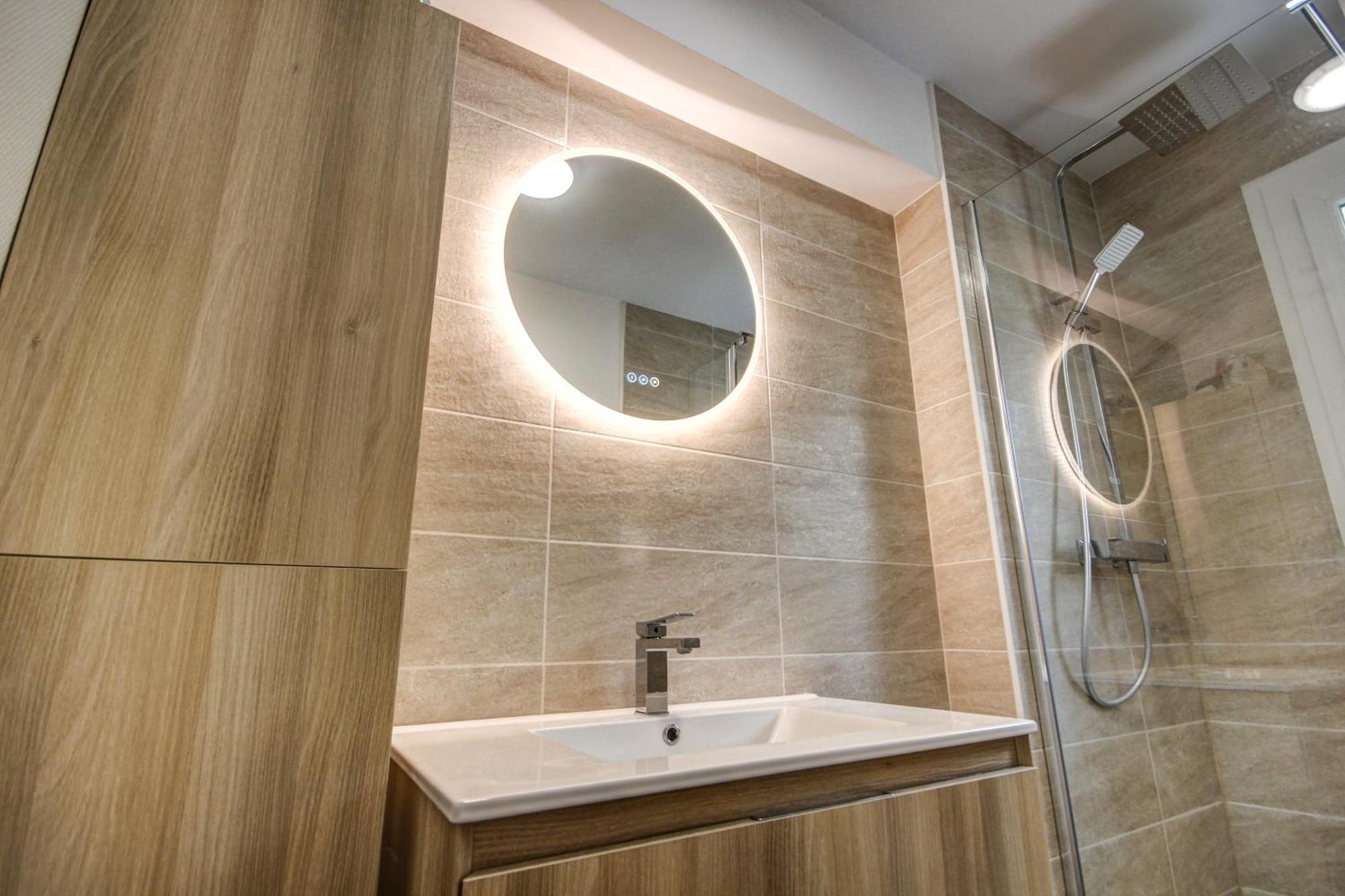 Suite T5 Rennes Gare - Parking Prive Gratuit Buitenkant foto
